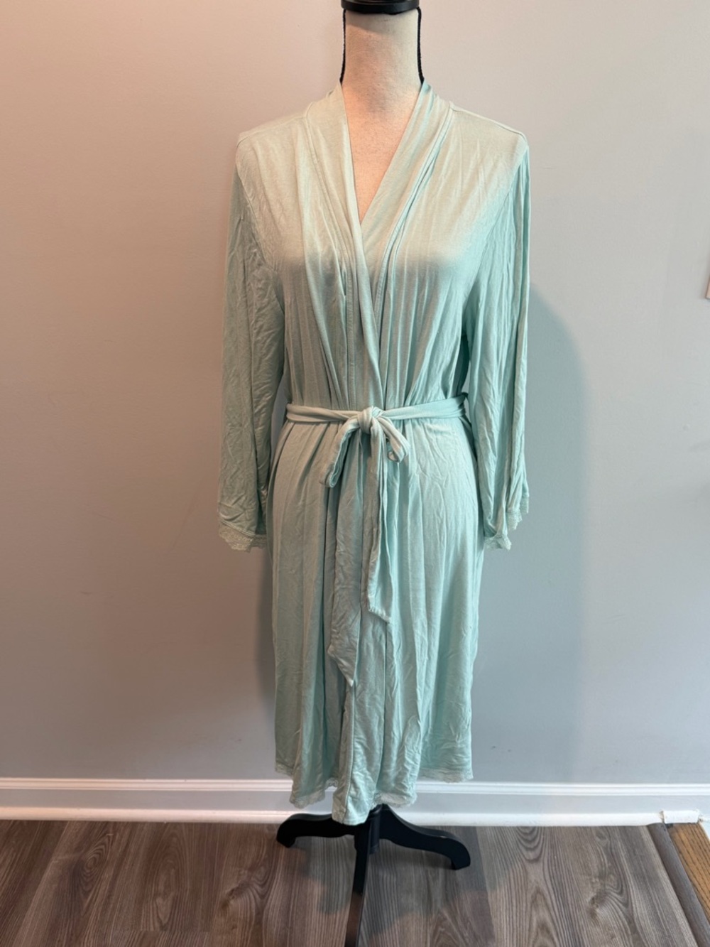 A Pea In the Pod Mint Green Nursing Robe Lace Trim Pockets Women’s size Large